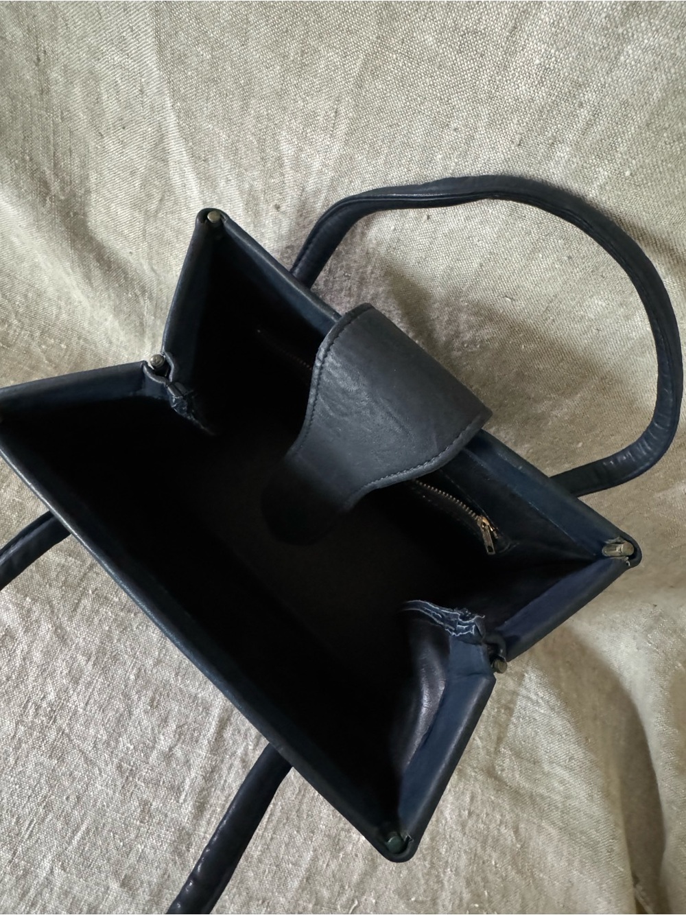 vintage mid century Margolin navy leather Kelly style handbag - Picture 7 of 9